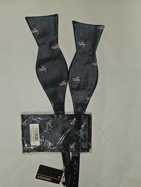 Hisdern Grey Bow Tie With Matching Pocket Square with Pink Elephants